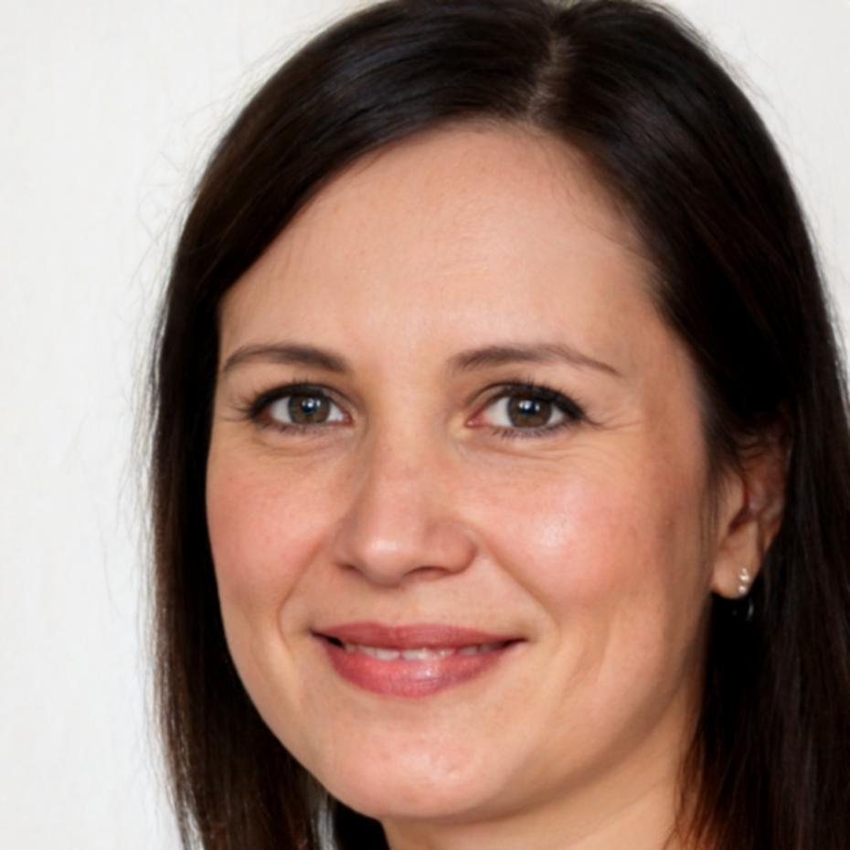 Ana Torres, Jefa de Comunicaciones