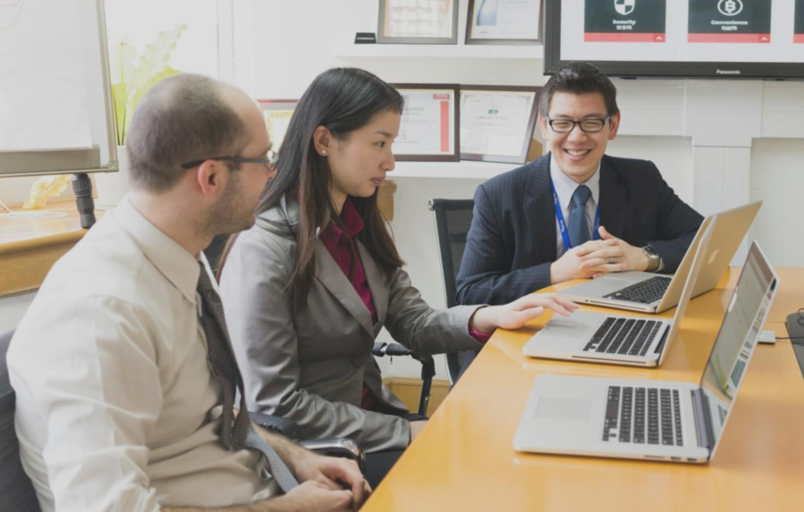 Oficinas de Lernex Core en Granada mostrando nuestro entorno de trabajo colaborativo